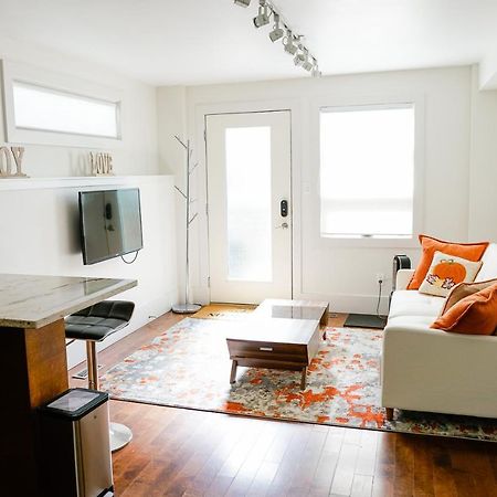 Studio On Capri YYC 외부 사진