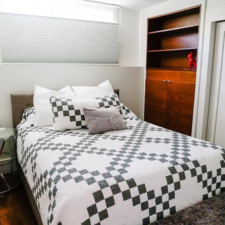 Studio On Capri YYC 외부 사진