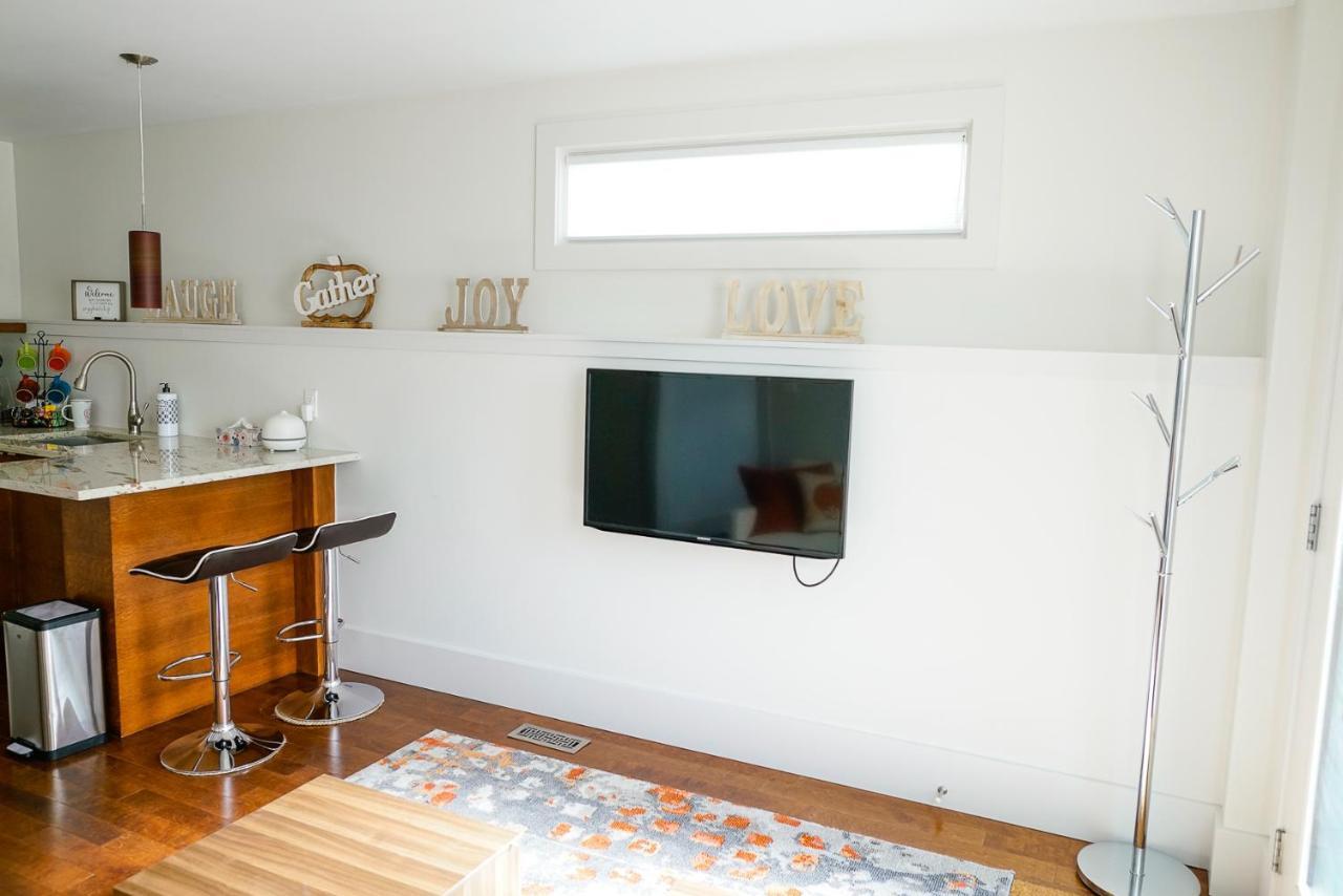 Studio On Capri YYC 외부 사진
