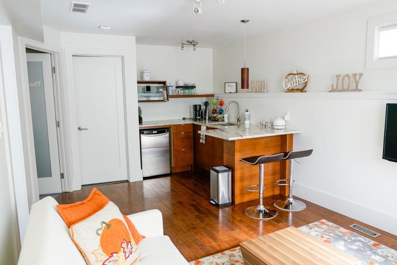 Studio On Capri YYC 외부 사진